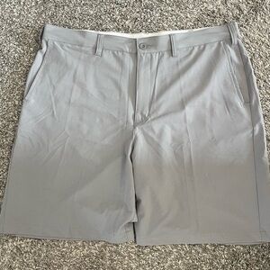 Men’s Gray Reebok Golf Flat Front Shorts size 44